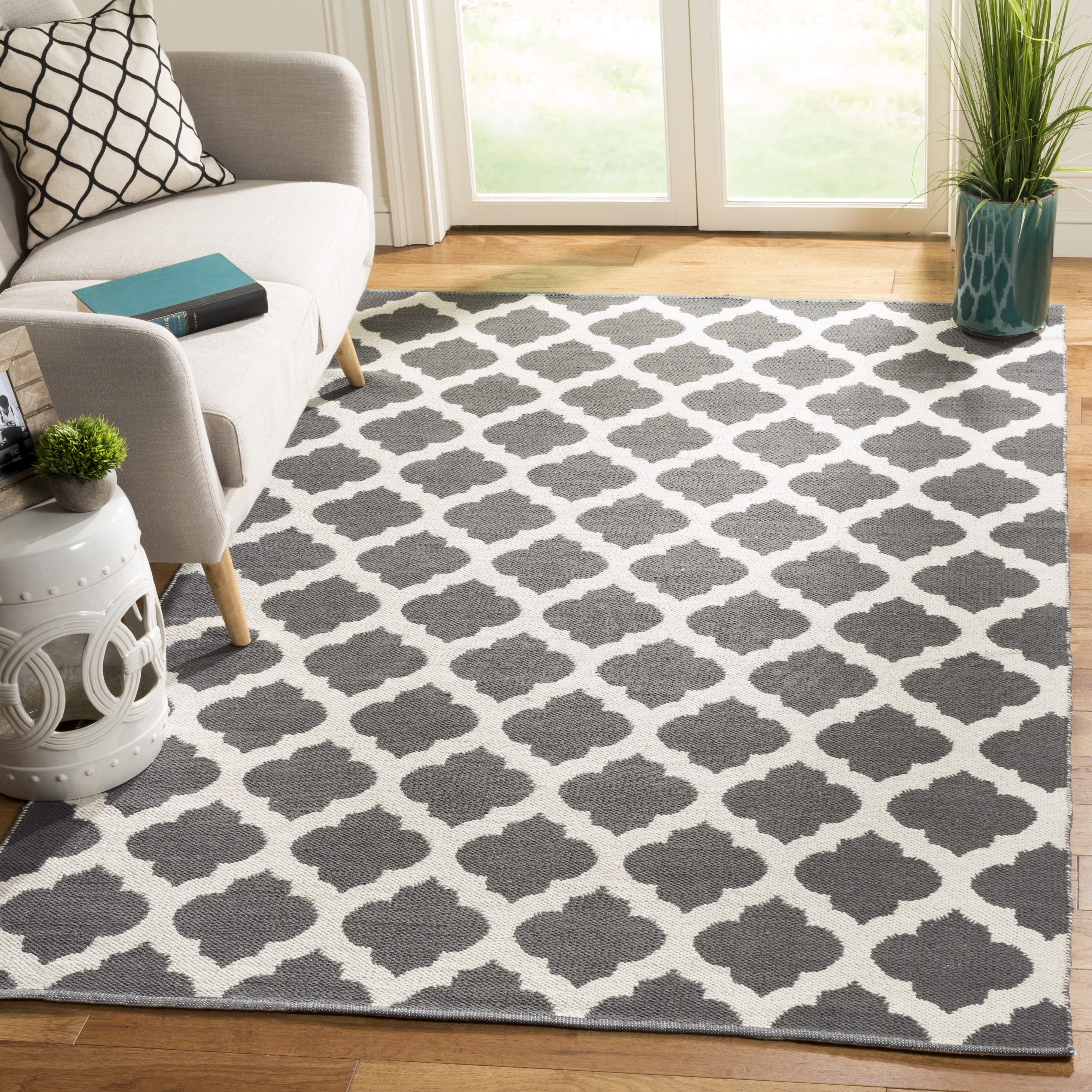 Safavieh Montauk Proinsias Geometric Area Rug or Runner