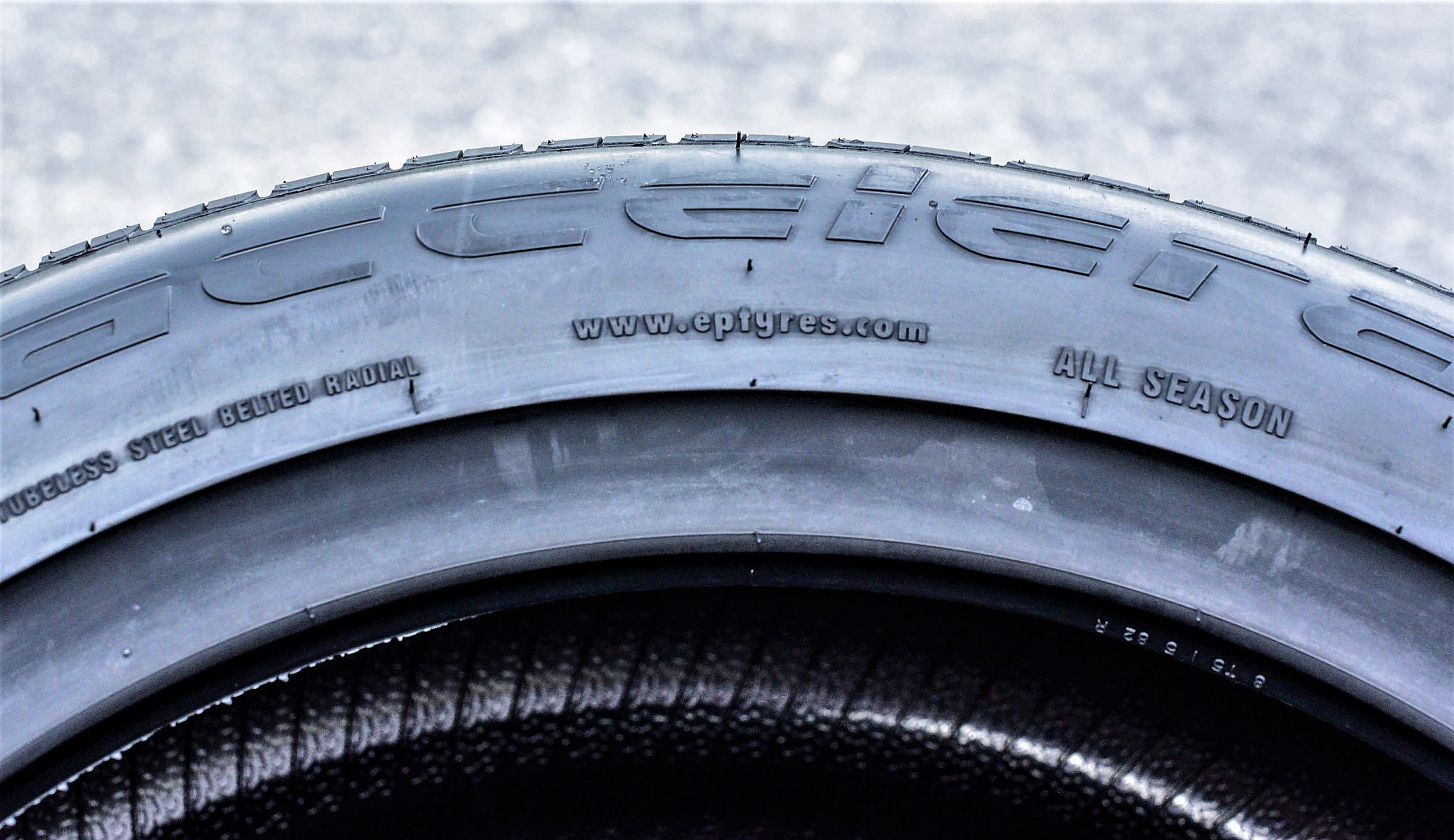 A13-2 送料無料 accelera PHI-R 215/45ZR17 4本セット 215/45R17/215-45-17/215/45-17 アクセレラ : Set of 4 (FOUR) Accelera Phi-R All-Season Passenger