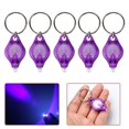 thumbnail image 1 of mini llavero linterna LED de 12 lúmenes portátil ultra brillante con batería negra con mosquetón con resorte para luz de emergencia (pilas incluidas), paquete de 5 luz violeta violeta, 1 of 5