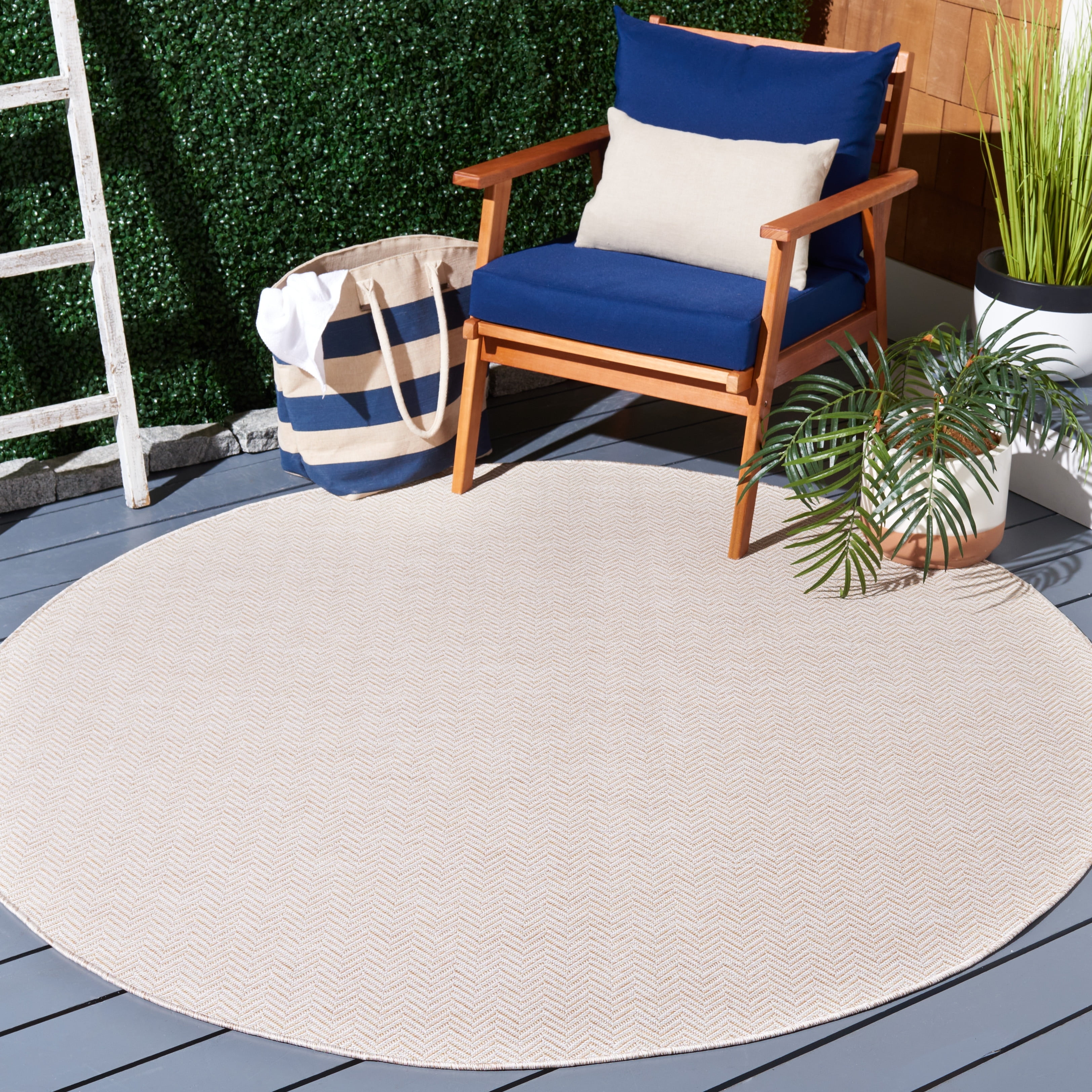 SAFAVIEH Hampton Hoyt Zig-Zag Indoor/Outdoor Area Rug, Beige/Ivory, 6'5" x 6'5" Round