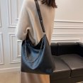thumbnail image 2 of Bolso de hombro de color sólido de cuero retro para mujer Bolsos grandes con remaches (negro) Likrtyny Para estrenar, 2 of 9