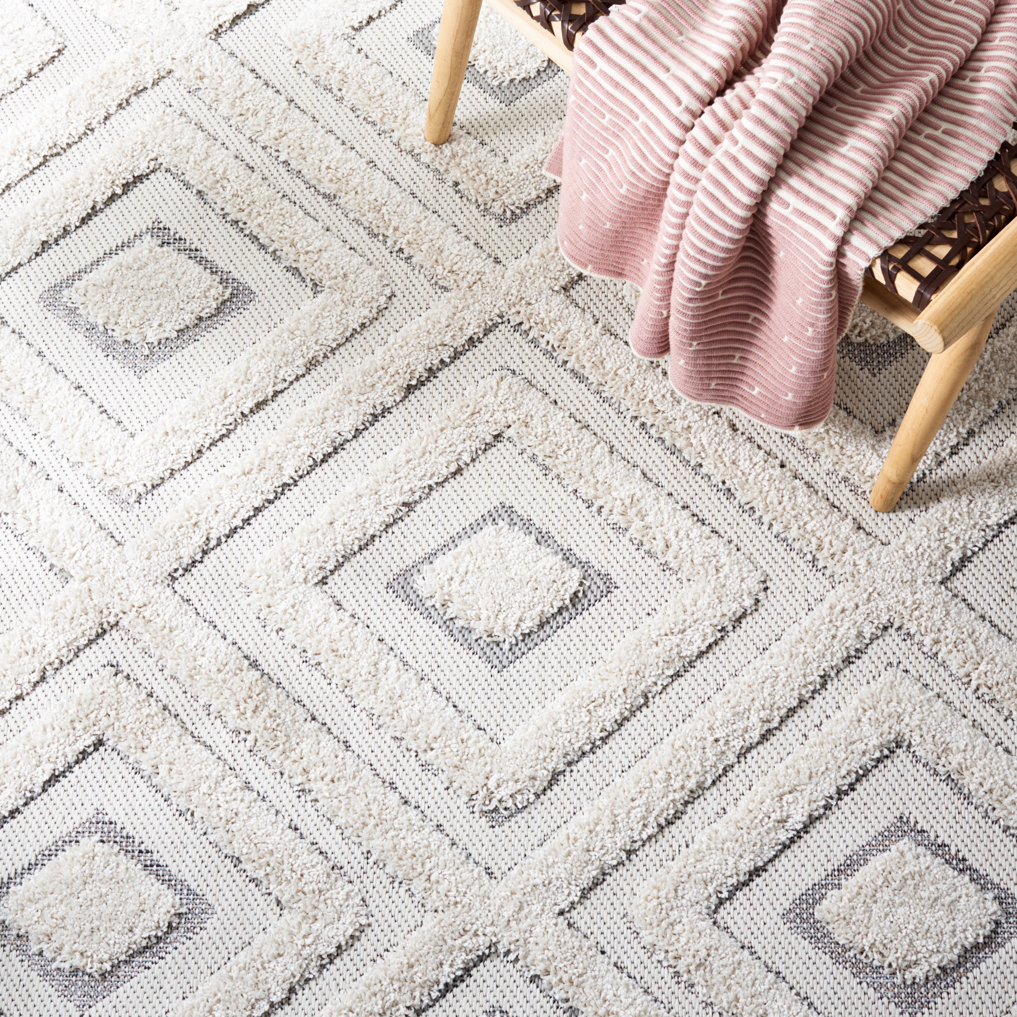 SAFAVIEH Cottage Wight Geometric Indoor/Outdoor Area Rug, Ivory/Light Grey, 4' x 6'