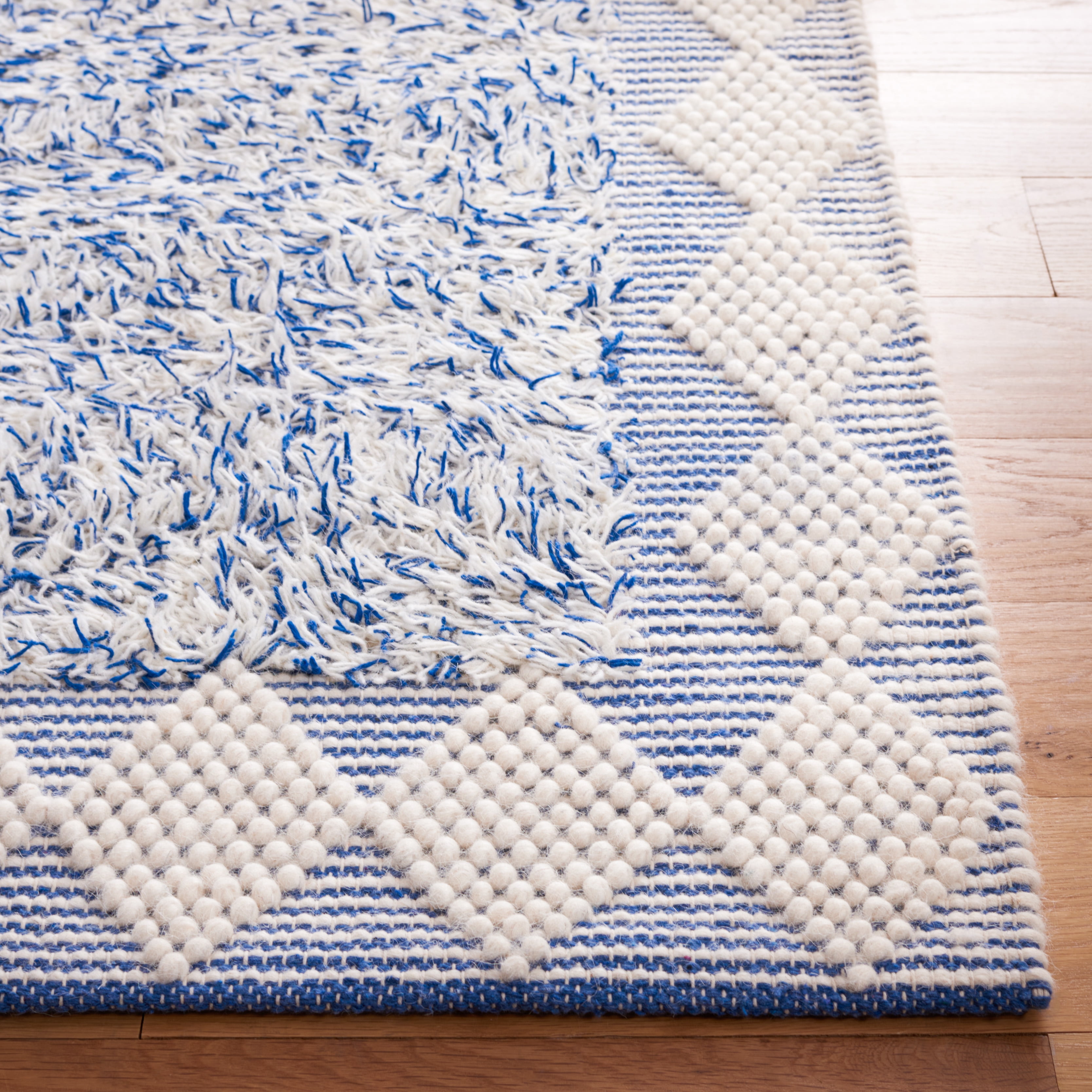 SAFAVIEH Natura Raleigh Geometric Area Rug, Blue/Ivory, 4' x 6'