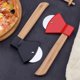 thumbnail image 4 of 2 ruedas cortadoras de pizza, cuchillo de pizza de acero inoxidable con forma de hacha con mangos de bambú y cuchillas giratorias afiladas, cortador de pizza para pasteles, pan, pasteles (negro+rojo), 4 of 5