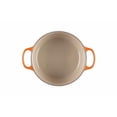 thumbnail image 3 of Horno holandés redondo Signature de hierro fundido esmaltado Le Creuset, 4,5 cuartos, con revestimiento de llama, 3 of 5
