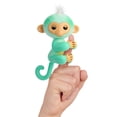 thumbnail image 2 of Muñequita WOWWEE Fingerlings Changuito Verde, 2 of 4