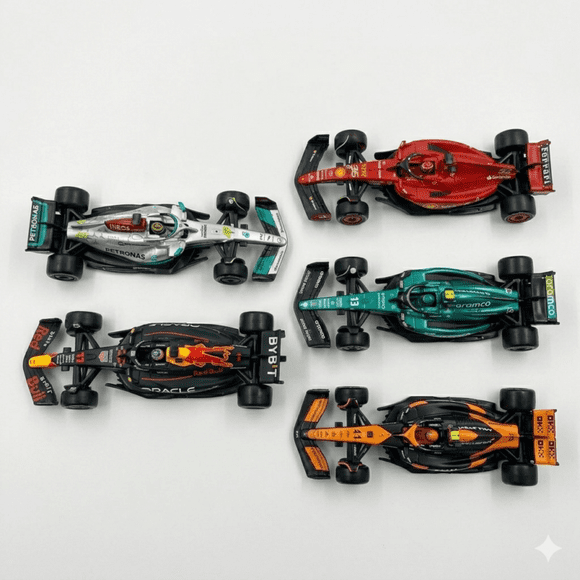 Bburago Formula 1 Racing Car 1:43 Scale Diecast Model, Collectible F1 Race Car (Assorted Random Pick)