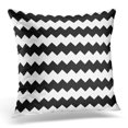 thumbnail image 1 of BOSDECO Abstrait Zigzag Chevron en Noir et Blanc Rétro Design Classique Taie d'Oreiller Housse de Coussin Étui de Coussin 18x18 Pouces, 1 of 1