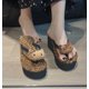 thumbnail image 1 of Venta caliente de nuevas gafas de sol con forma de corazón y fondo grueso de Hello Kitty de Sanrio para mujeres, prendas de vestir exteriores de verano, chanclas, regalos de vacaciones, 1 of 5