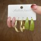 thumbnail image 1 of Juego de pendientes de estación independiente, 5 pares de pendientes acrílicos simples y creativos, pendientes de aleación de metal, pendientes de perlas para mujer, detalle de perla, 1 of 6