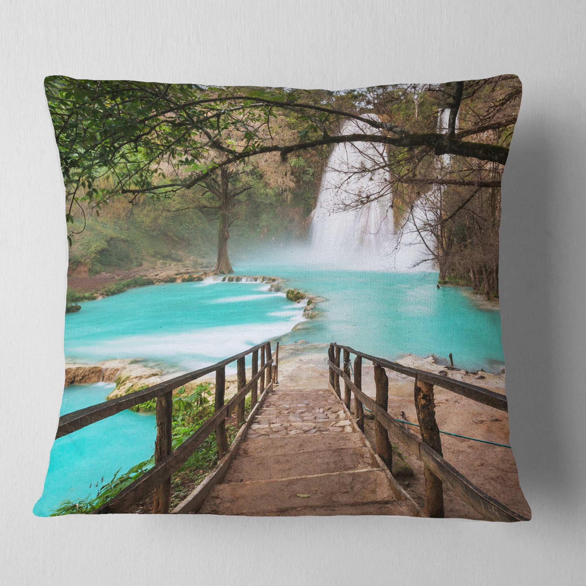 Designart 16" x 16" Green Polyester Throw Pillow