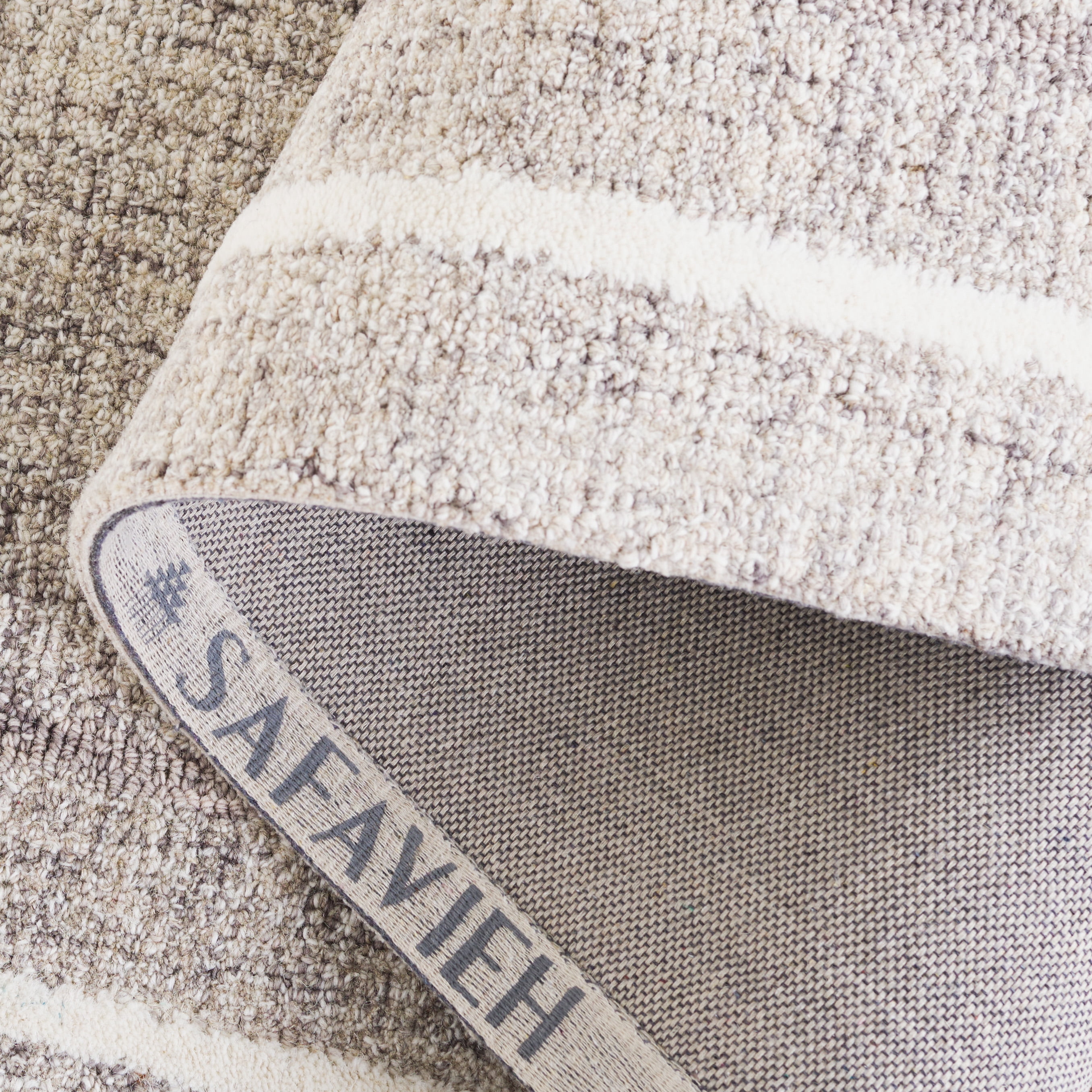 SAFAVIEH Ebony Gabriel Bordered Area Rug, Gray/Ivory, 6' x 6' Round
