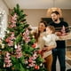thumbnail image 4 of Corona de flores artificiales navideñas con ramas de frutos rojos, nieve y escarcha, decoración de espuma, 12 frutos (paquete de 10). Decoración festiva para árbol de Navidad, ideal para el, 4 of 8