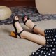 thumbnail image 4 of Sandalias de verano para mujer con tacones altos de cuero de microfibra de color sólido a la moda Wmkox8yii shjk7099, 4 of 9