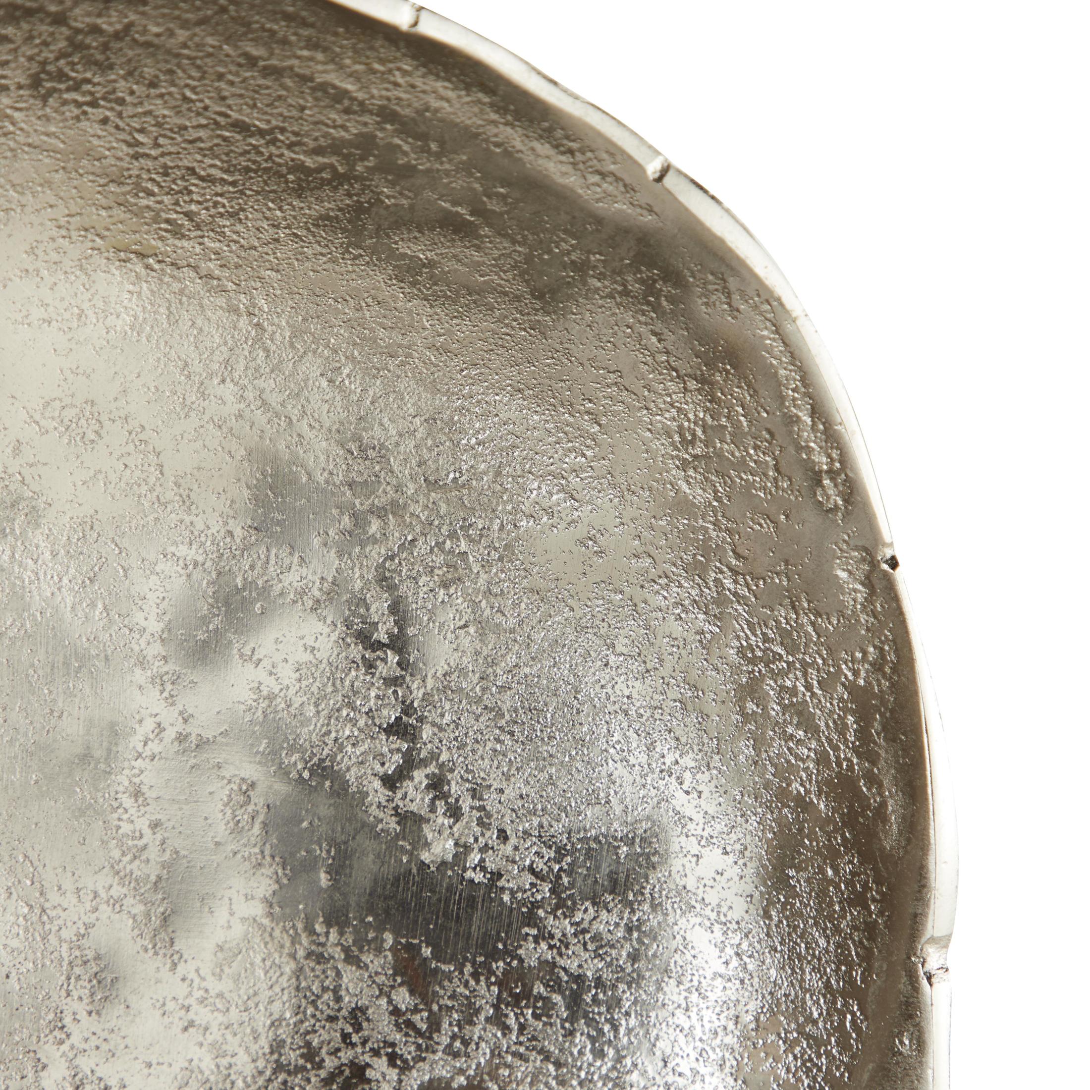DecMode Silver Aluminum Metal Plate Wall Decor with Uneven Edges