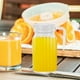 thumbnail image 3 of Jarra de agua con tapa y mango de pico, jarra de plástico transparente, recipiente para bebidas, jarra para nevera, para jugo, té, limonada, 500 ML, 3 of 7
