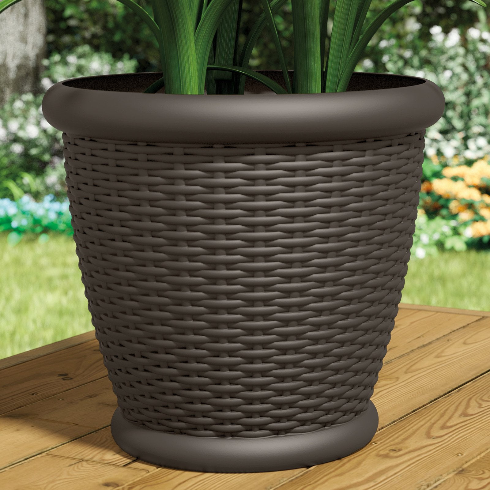 Suncast Willow Resin Wicker Planter Set of 2 by Suncast Corp