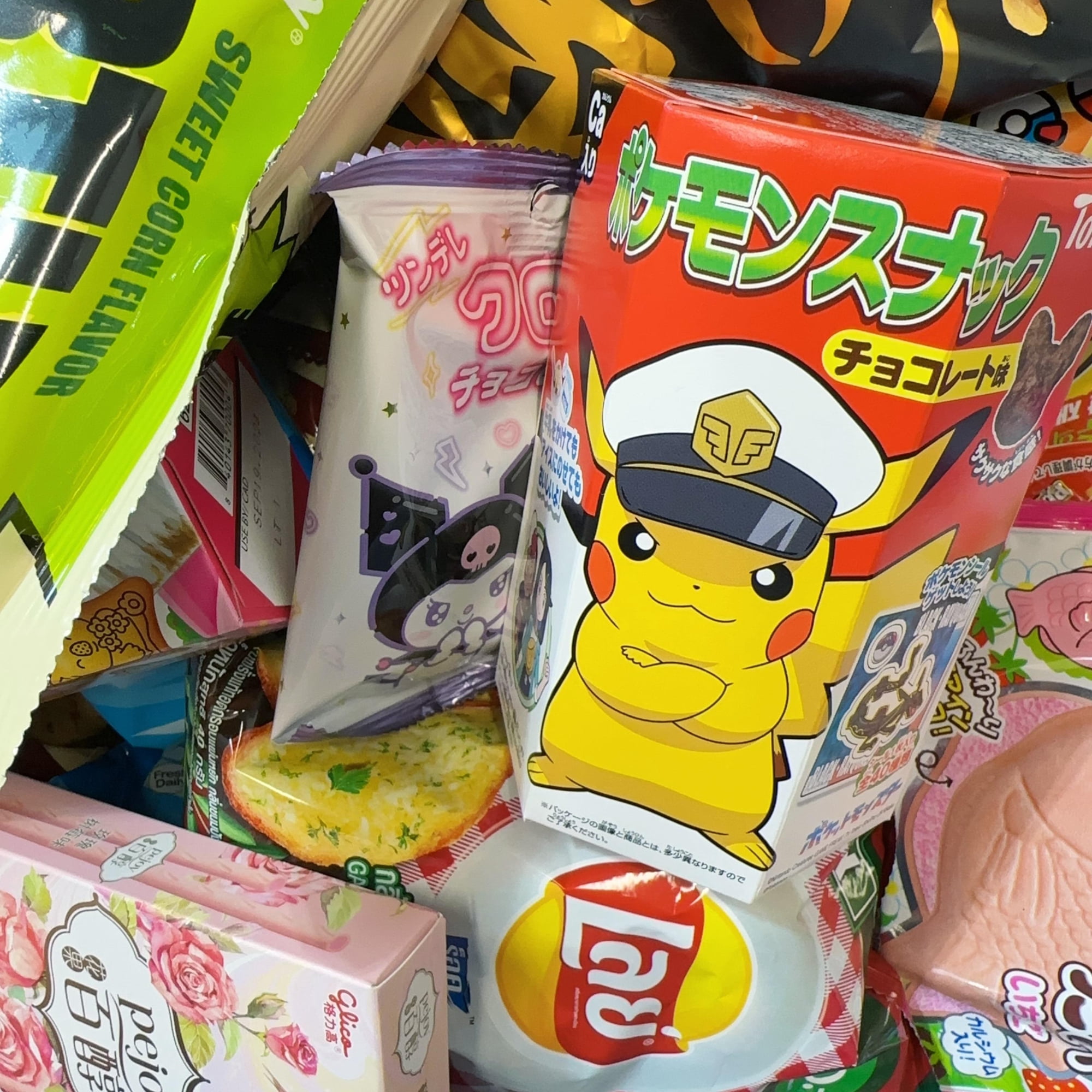 MUNCHII TIME Asian Snack Box – 6 lbs of Popular Japanese, Korean & International Snacks – Chips, Cookies, Candy & More – Gift Variety Pack