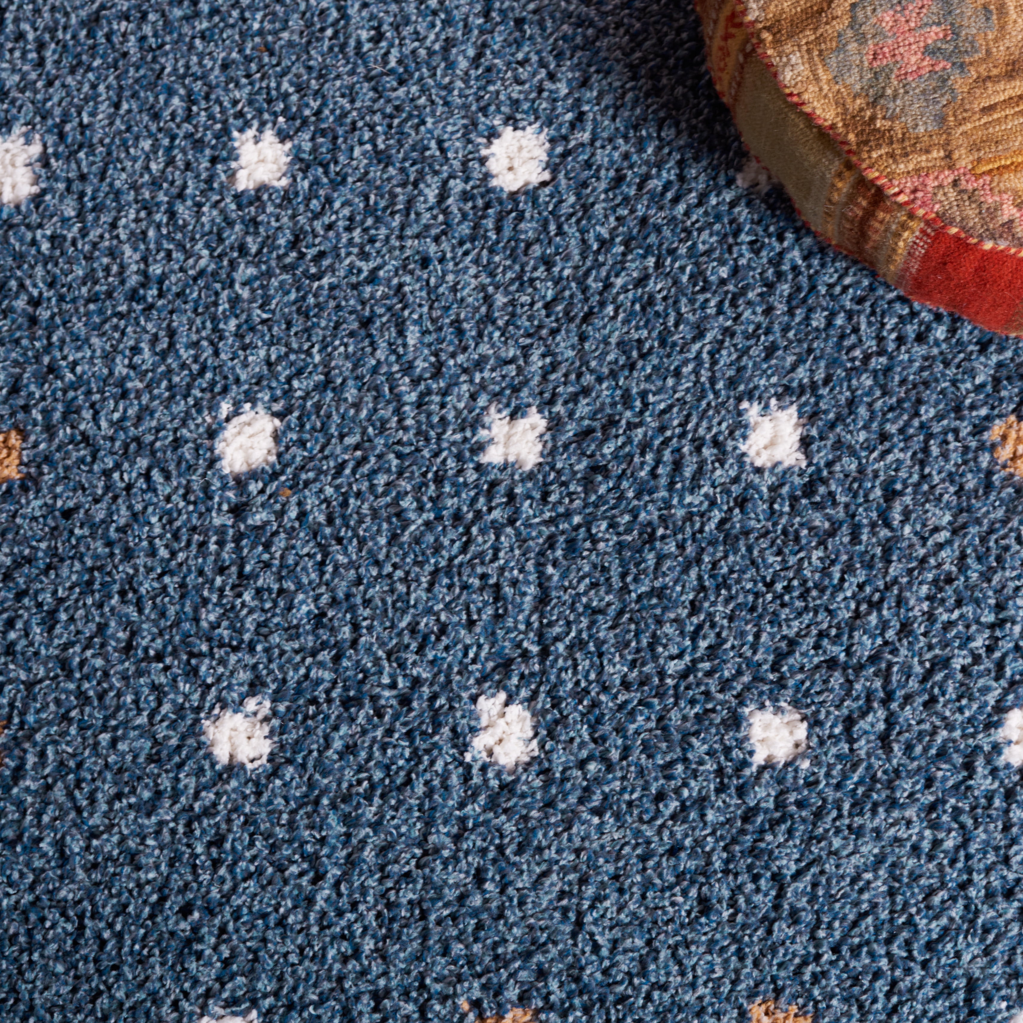 SAFAVIEH Calico Mattie Dot-Print Polyester Shag Area Rug, Blue/Ivory, 6'7" x 6'7" Square