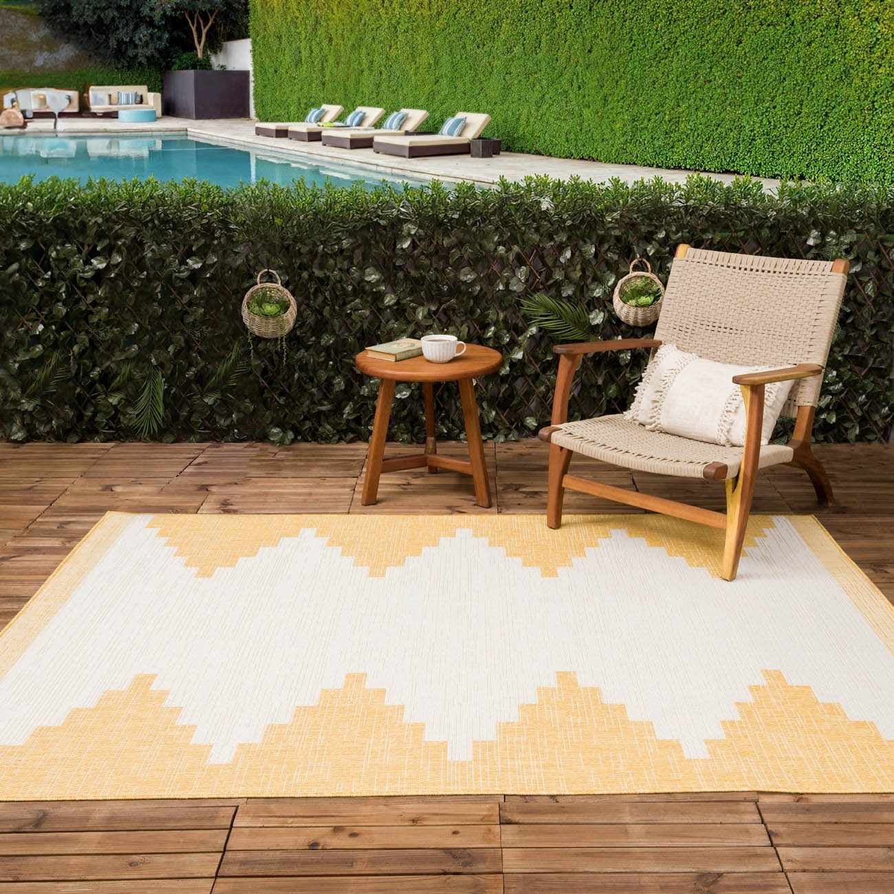 Hauteloom Djugun Outdoor Area Rug - Outside Porch Patio Rug Carpet - Waterproof Rug - Geometric - Yellow, Off White, White, Cream, Bone - 5'3" Round