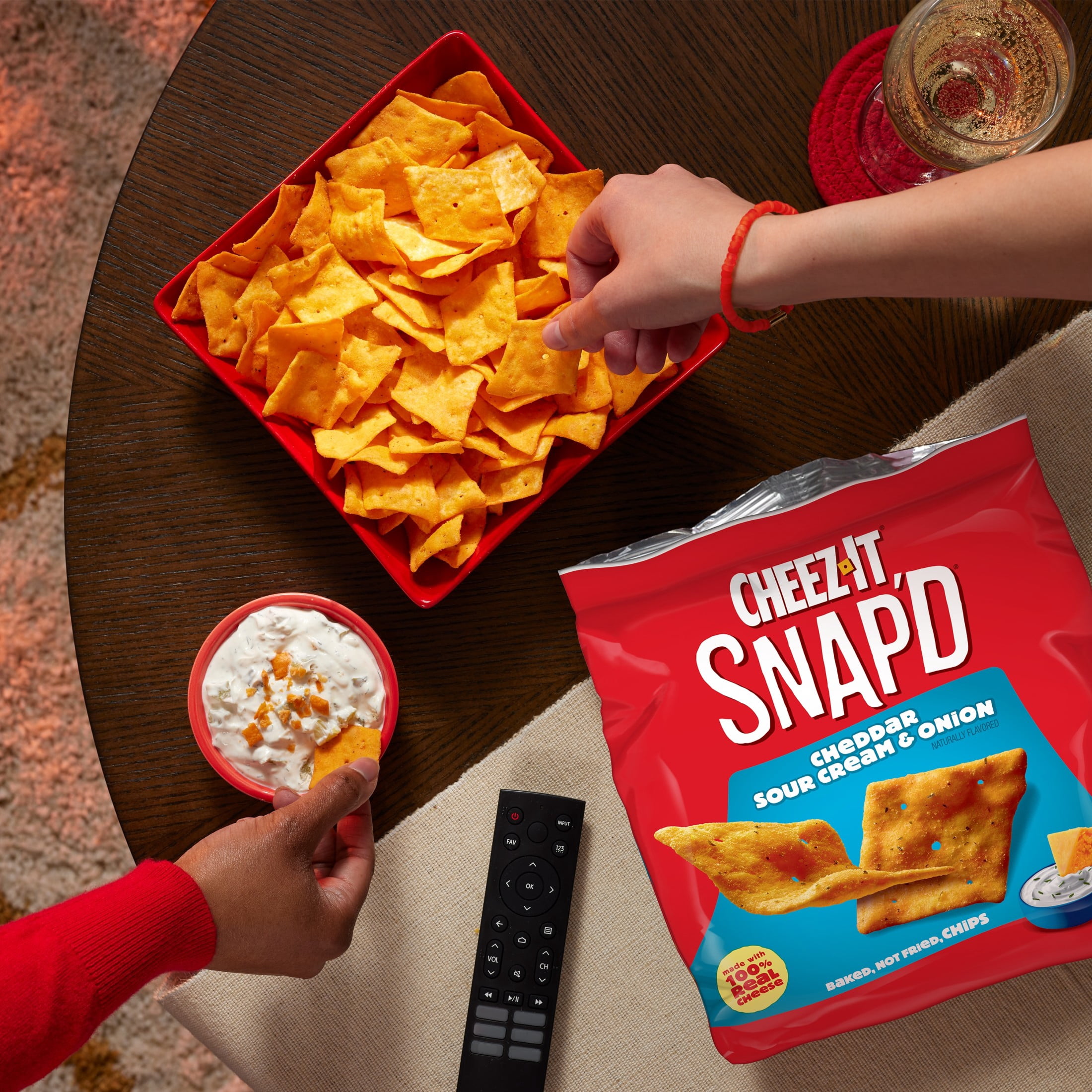 (5 pack) Cheez-It Snap'd Cheddar Sour Cream and Onion Cheesy Baked Chips, Lunch Snacks, 12 oz