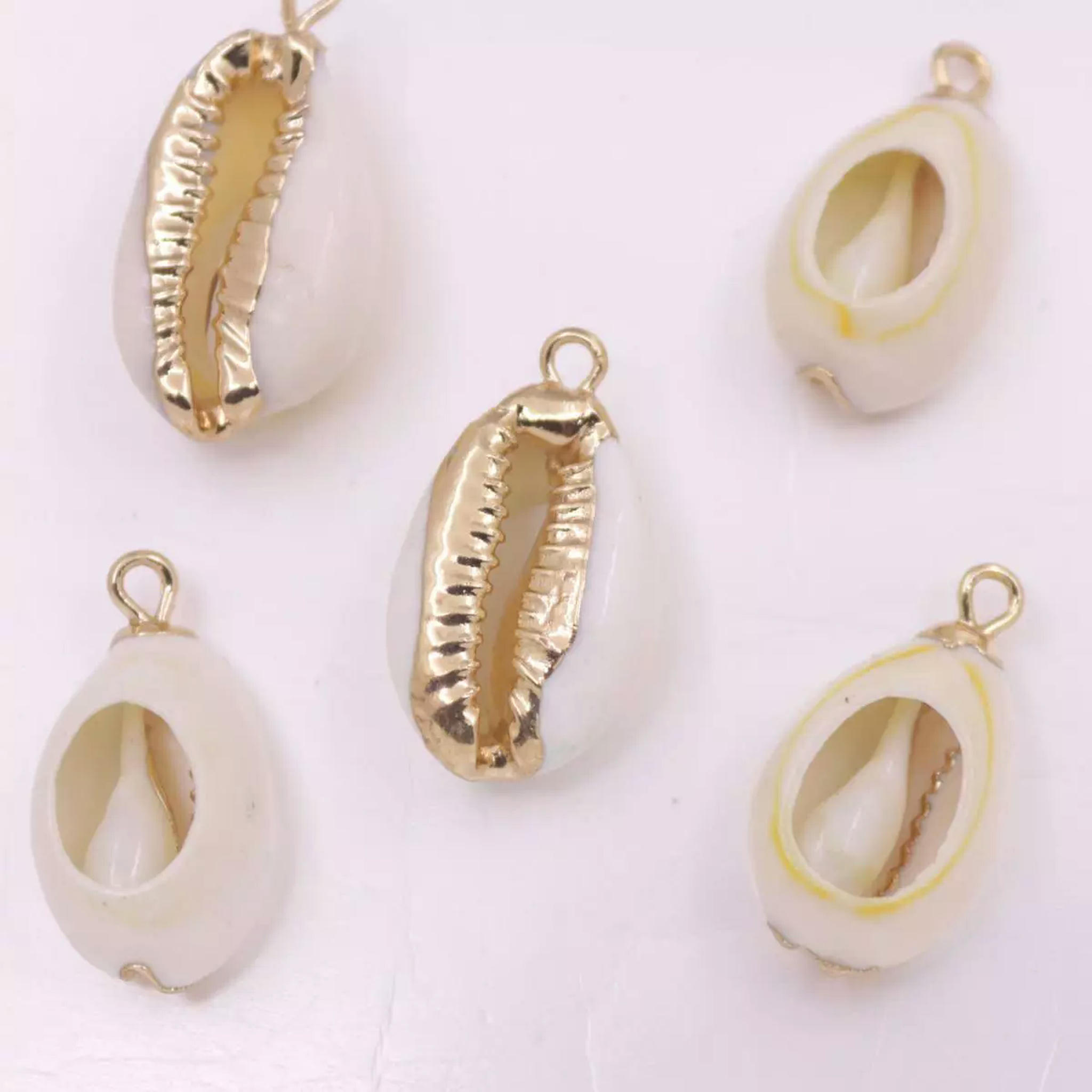 EOEMY 5 Pcs Natural Beige Mother Of Pearl Shell Gold Plating Pendant Charms 17-20mm
