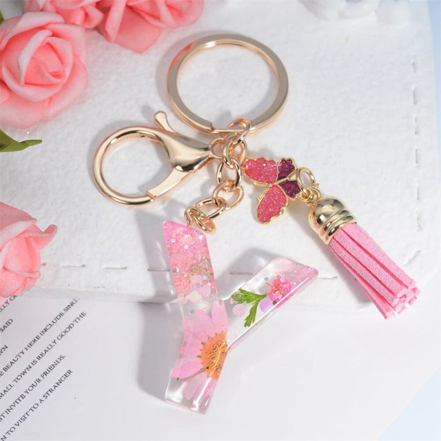 Llaveros con iniciales de flores secas de A-Z para mujer, colgante de borla de mariposa, adornos para bolsos, llavero de coche, regalos de recuerdo