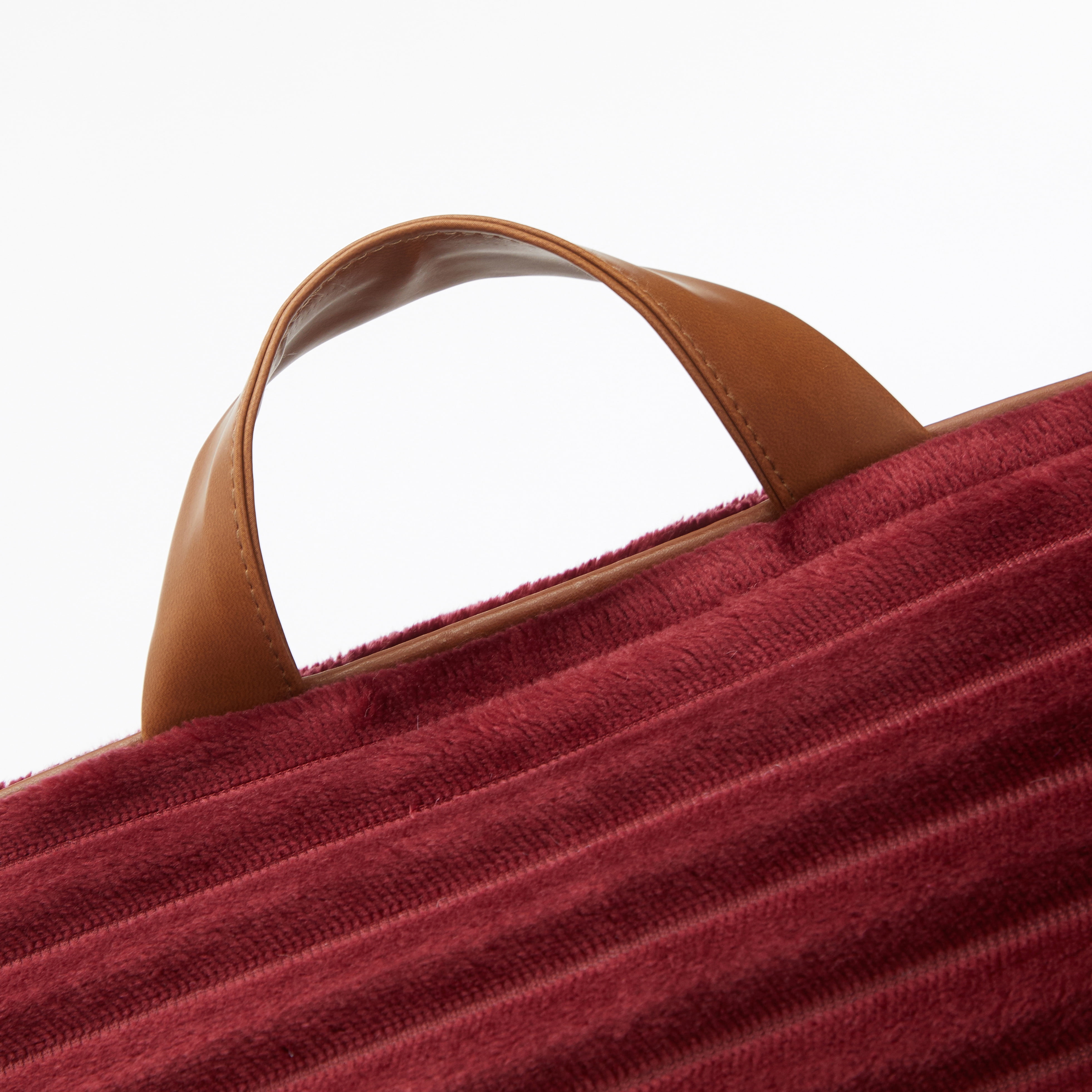 Dearfoams Backrest with Leather Piping, Red, Ribbed