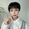 thumbnail image 4 of Peluca de mujer de pelo corto con cubierta de cabeza completa con fibra química, cubierta de cabeza de pelo corto y liso, cubierta de cabello de madre de mediana edad natural y esponjosa, 4 of 5