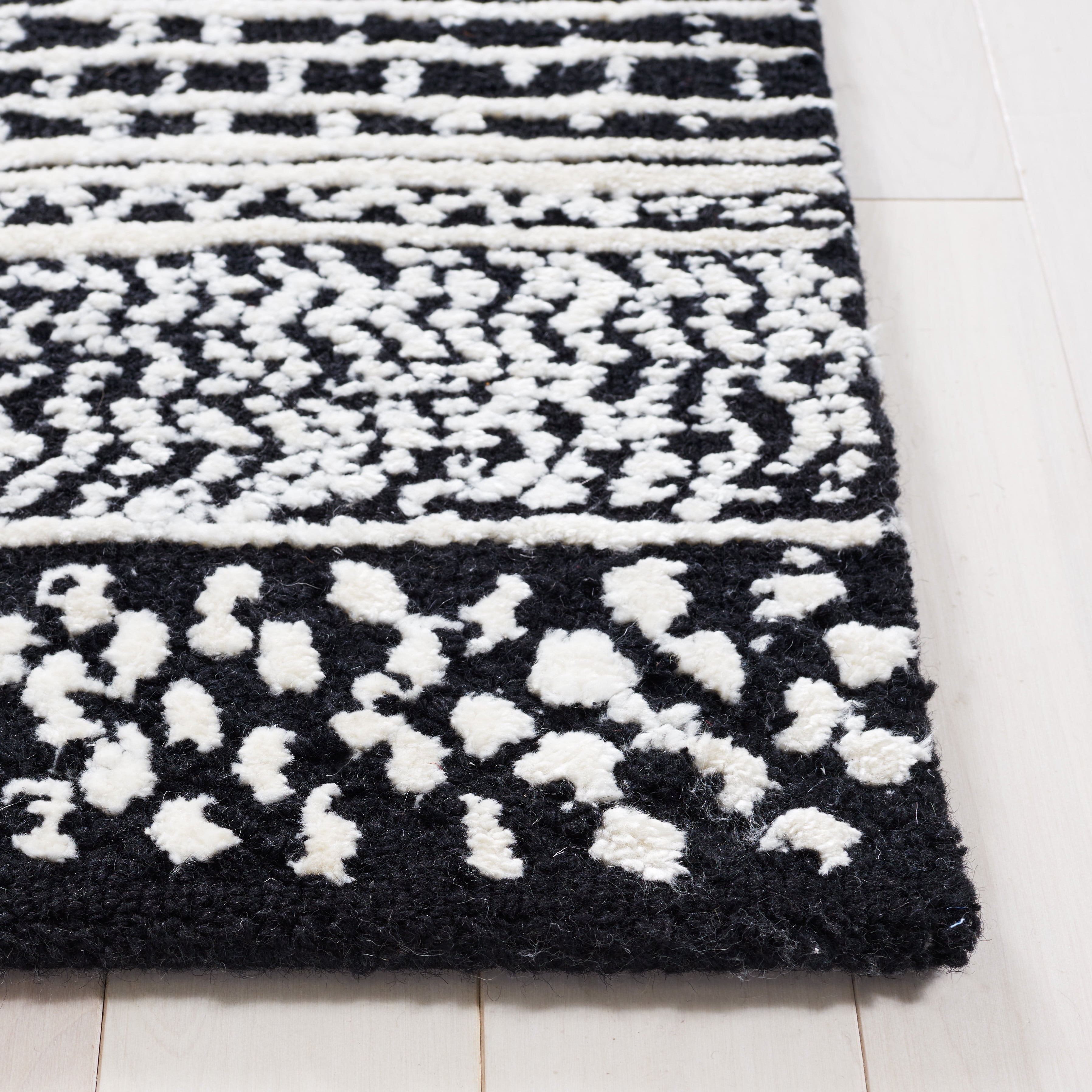 SAFAVIEH Glamour Andreas Geometric Area Rug, Black/Ivory, 8' x 10'