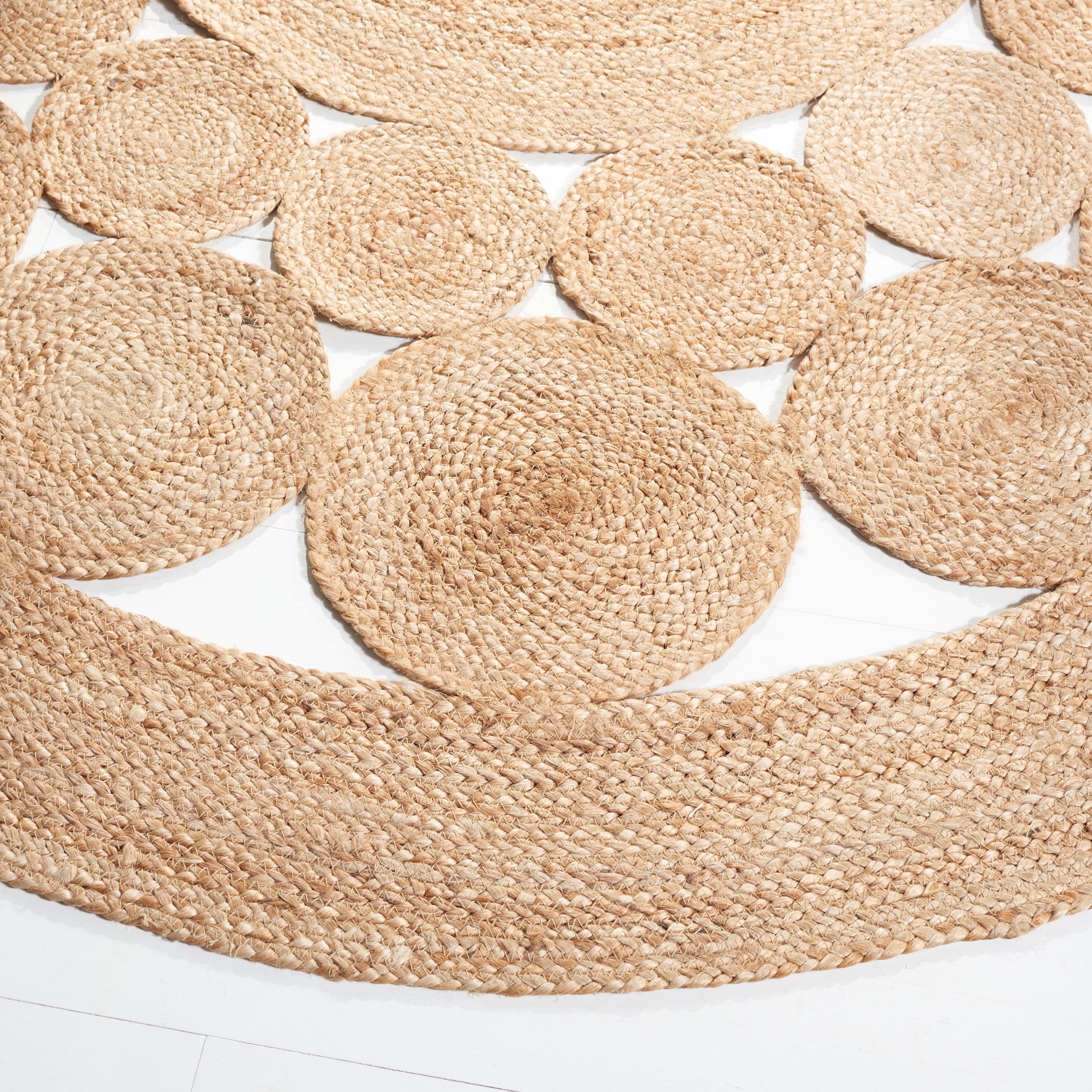 SAFAVIEH Natural Fiber Maybelle Geometric Area Rug, Natural, 9' x 9' Round