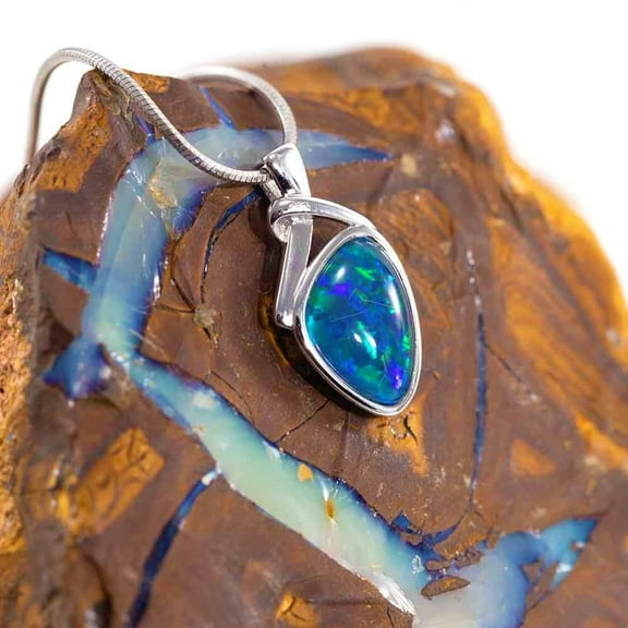 OCEAN BOTTOM STERLING SILVER NATURAL AUSTRALIAN BLACK OPAL NECKLACE