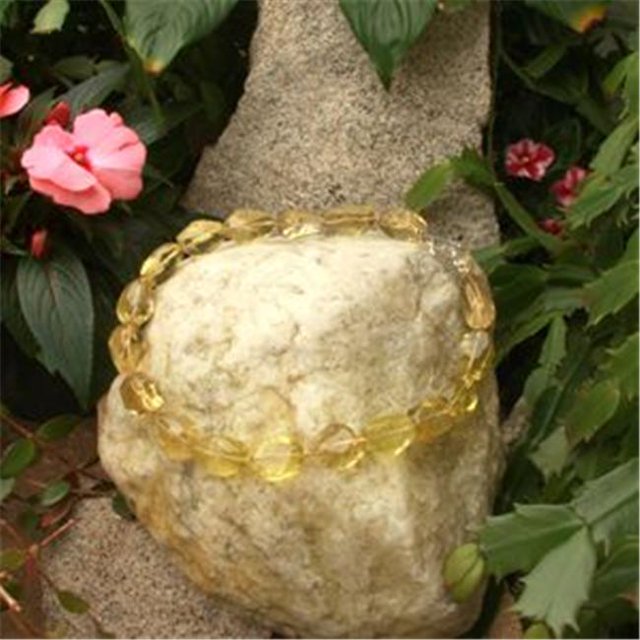 18 in. 25 x 18mm Nugget Lemon Quartz Necklace