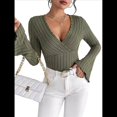 thumbnail image 2 of Camiseta de Larga Ajustada con Cuello en V Acanalado para Mujer, Top Informal de Moda con Mangas Acampanadas. Verde XL, 2 of 8
