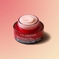 thumbnail image 4 of Crema superrestauradora de día y noche Clarins para el cuidado de la piel, 50 ml, 4 of 6