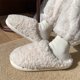 thumbnail image 3 of Zapatillas de casa de Color liso para mujer y niña, zapatos peludos, esponjosos, cálidos, japoneses, Invierno, 3 of 5