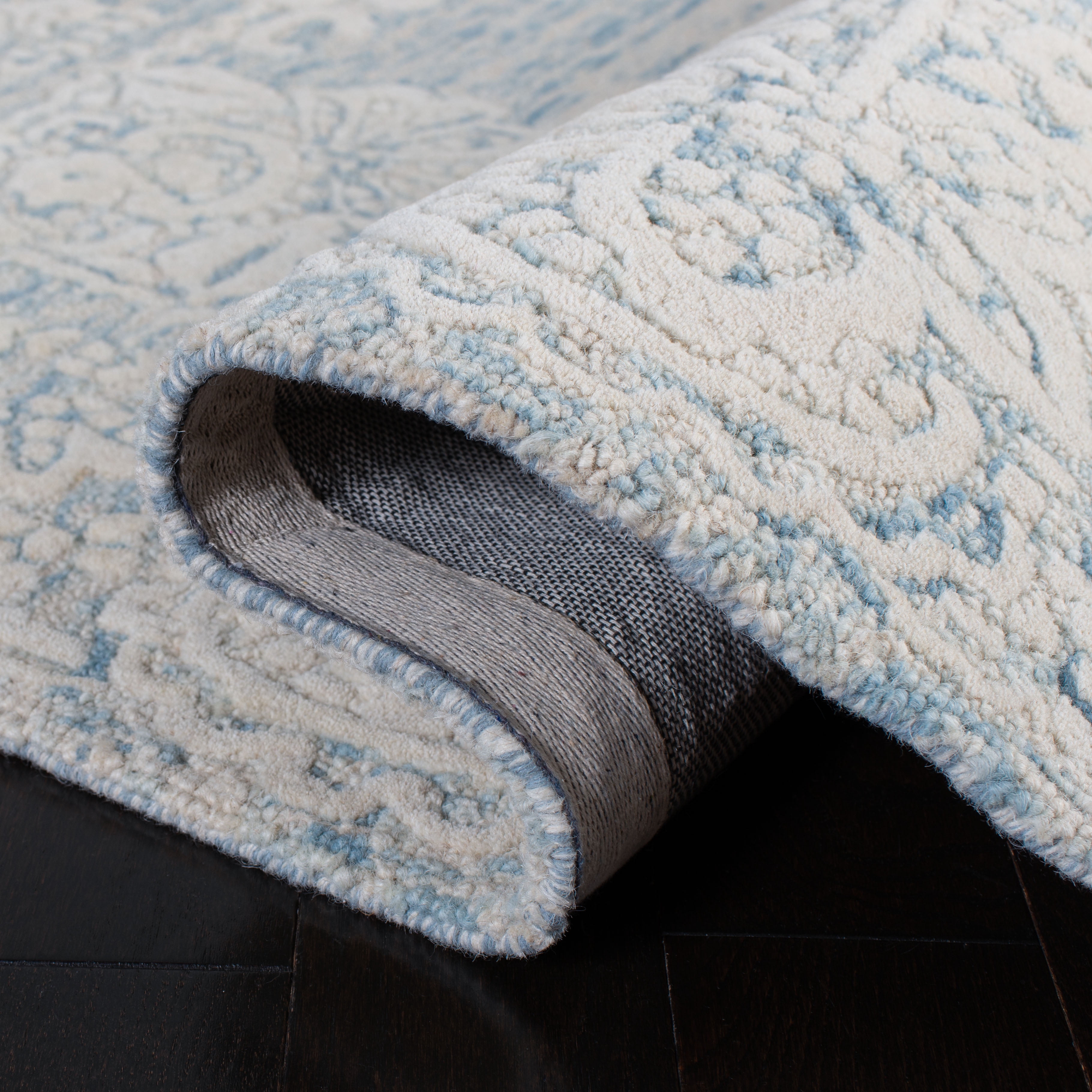 SAFAVIEH Glamour Stanice Distressed Floral Wool Area Rug, Blue/Ivory, 4' x 6'