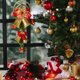 thumbnail image 5 of Adorno colgante de campanas de Navidad | Acento decorativo de lazo de Papá Noel de PVC | Decoración festiva del árbol de Navidad | Oro, Rojo, Plata | 1 Pieza | 12,2 x 5,5 pulgadas, 5 of 6