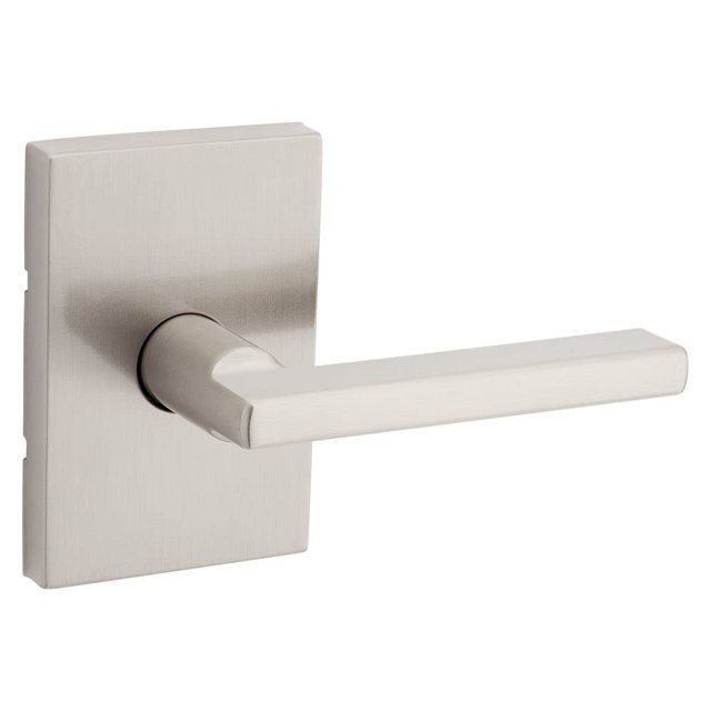 Kwikset Halifax Palanca de manija de puerta de paso interior para puertas de armario y pasillo Palanca de manija reversible sin bloqueo Níquel satinado con protección Microban