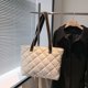 thumbnail image 4 of Bolso de viaje con entramado rómbico, de mano suave para mujer, portátil, acolchado para el trabajo, 4 of 8