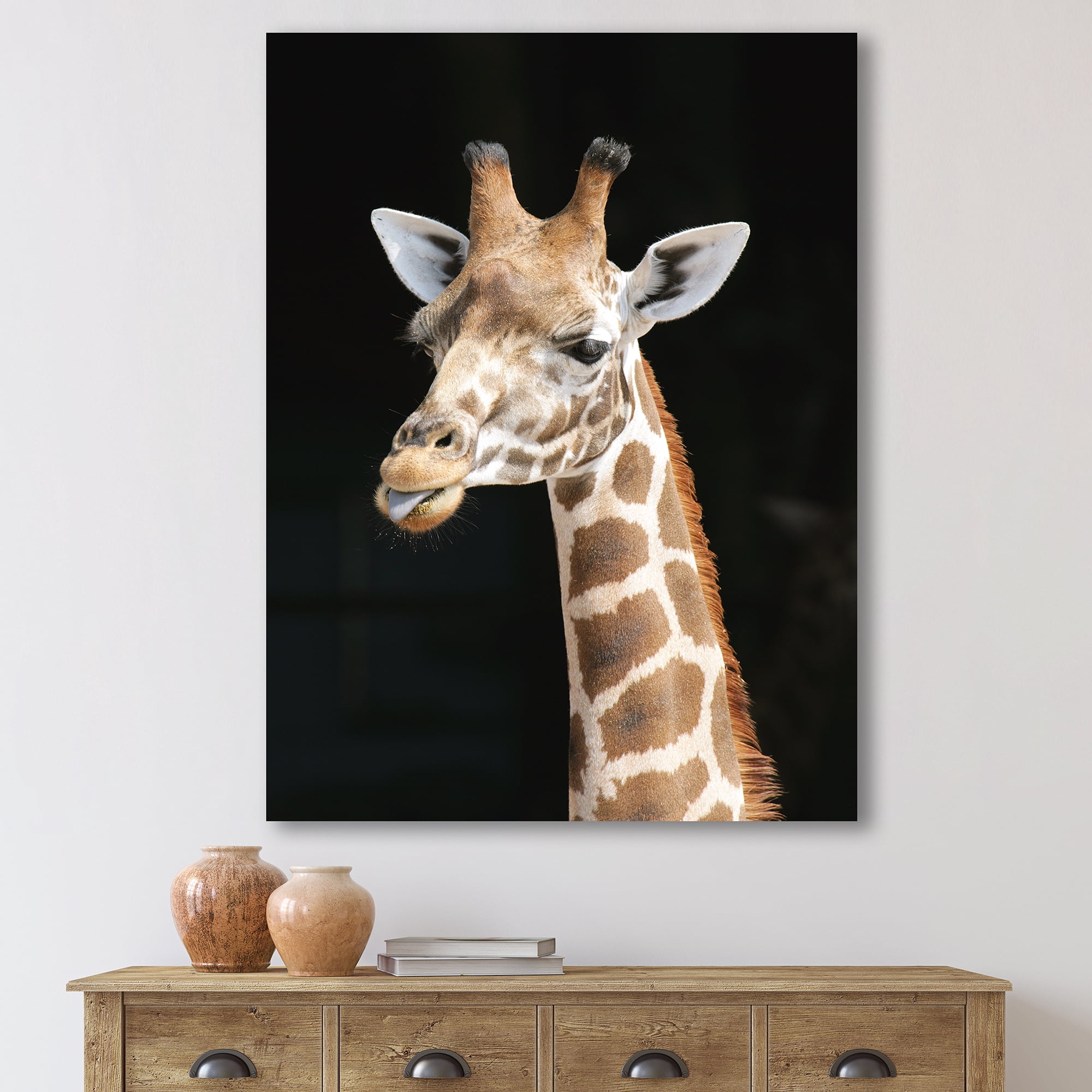 Designart ' Close Up Portrait Of A Giraffe On Black III ' Farmhouse Canvas Wall Art Print