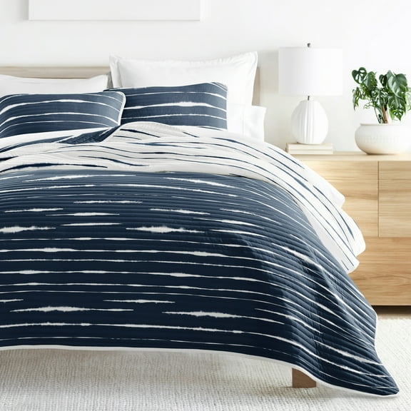 Noble Linens Navy 3 Piece Horizon Lines Reversible Microfiber Quilt Set, Queen / Full