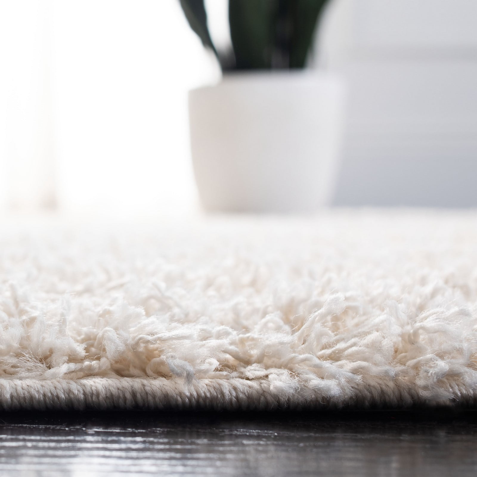 SAFAVIEH Venus Elijah Solid Plush Shag Runner Rug, Ivory, 2'2" x 10'