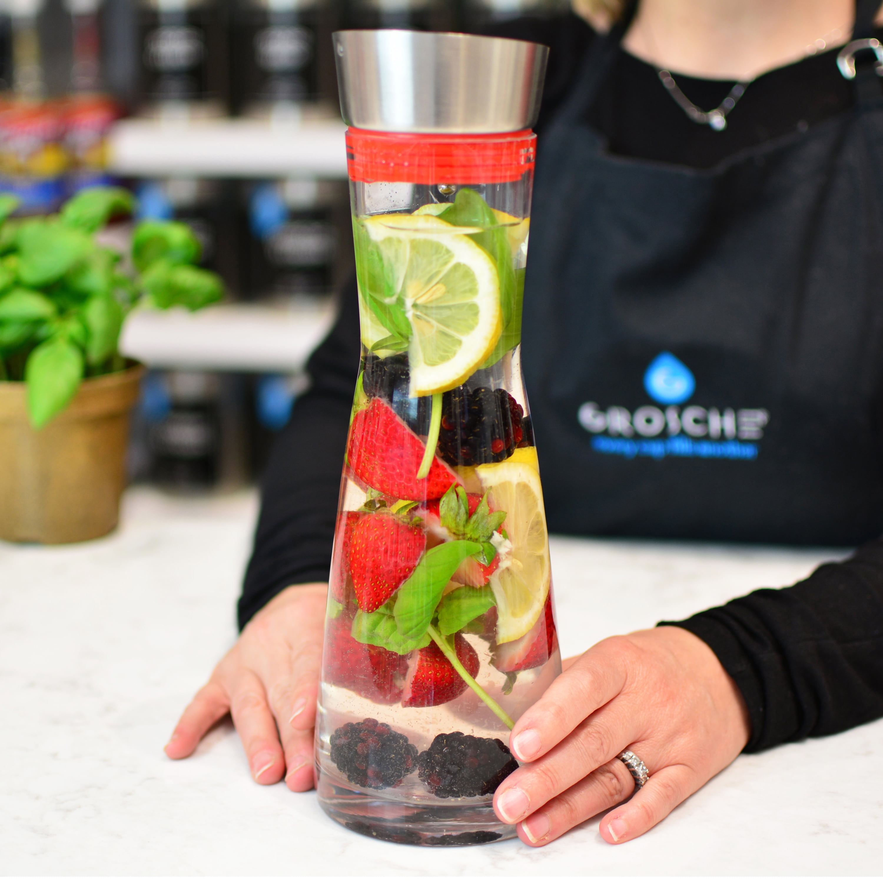 GROSCHE RIO Glass Infusion Water Pitcher and Sangria Maker Carafe with Stainless Steel Smart Filter Lid, 32 oz