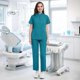 thumbnail image 1 of Conjunto de uniforme de enfermera: blusa y pantalón quirúrgicos para el sector sanitario, cosmetología y peluquería de mascotas. M Lago Azul, 1 of 8