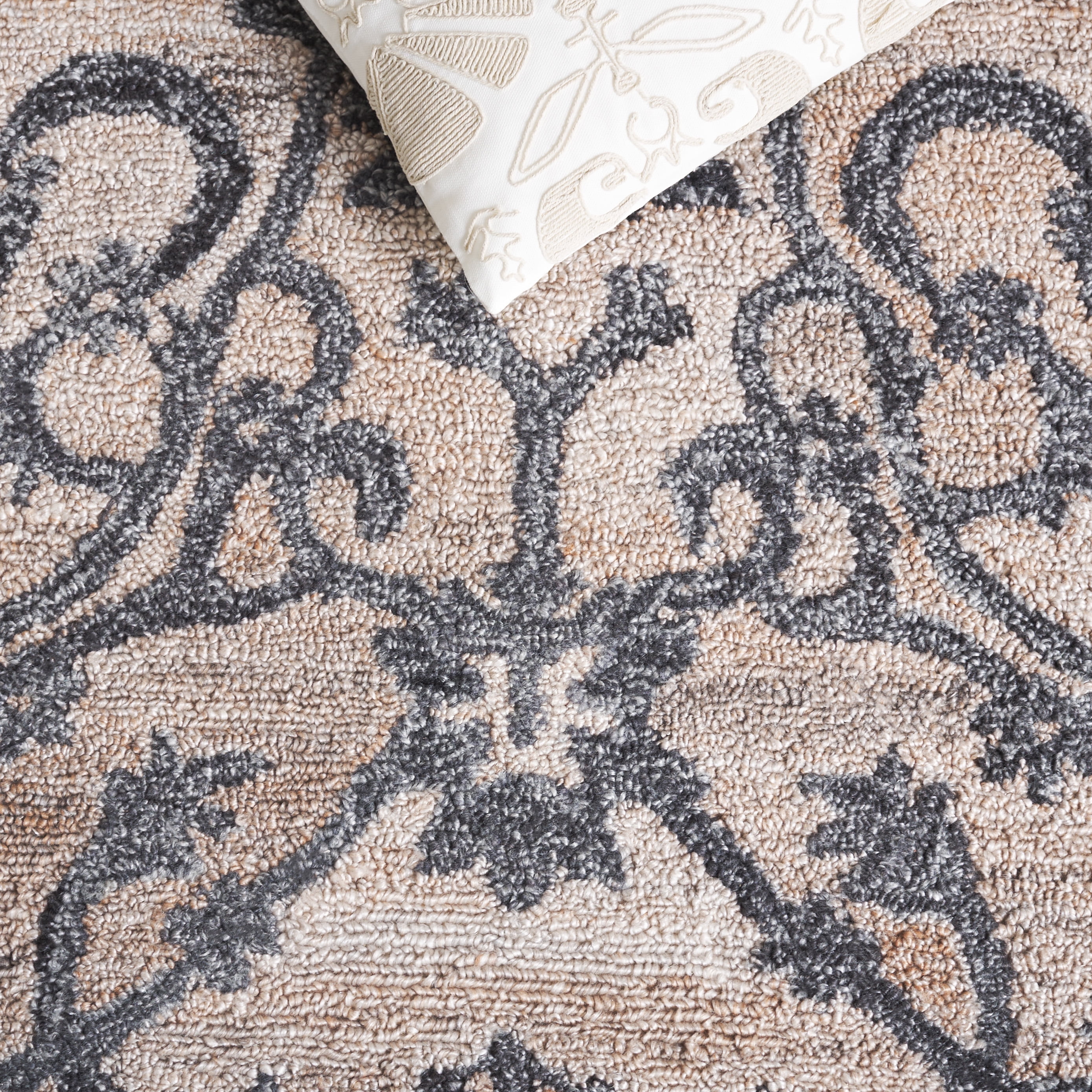 SAFAVIEH Anatolia Jamaar Floral Area Rug, Beige/Black, 6' x 6' Square