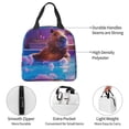 thumbnail image 4 of Easygdp Capybara Bathtub Fun Bolsa Térmica Premium - Tela Oxford Impermeable, Gran Capacidad, Bolsillo Frontal, Unisex para Trabajo, Escuela, Actividades al Aire Libre y Picnics, 4 of 8