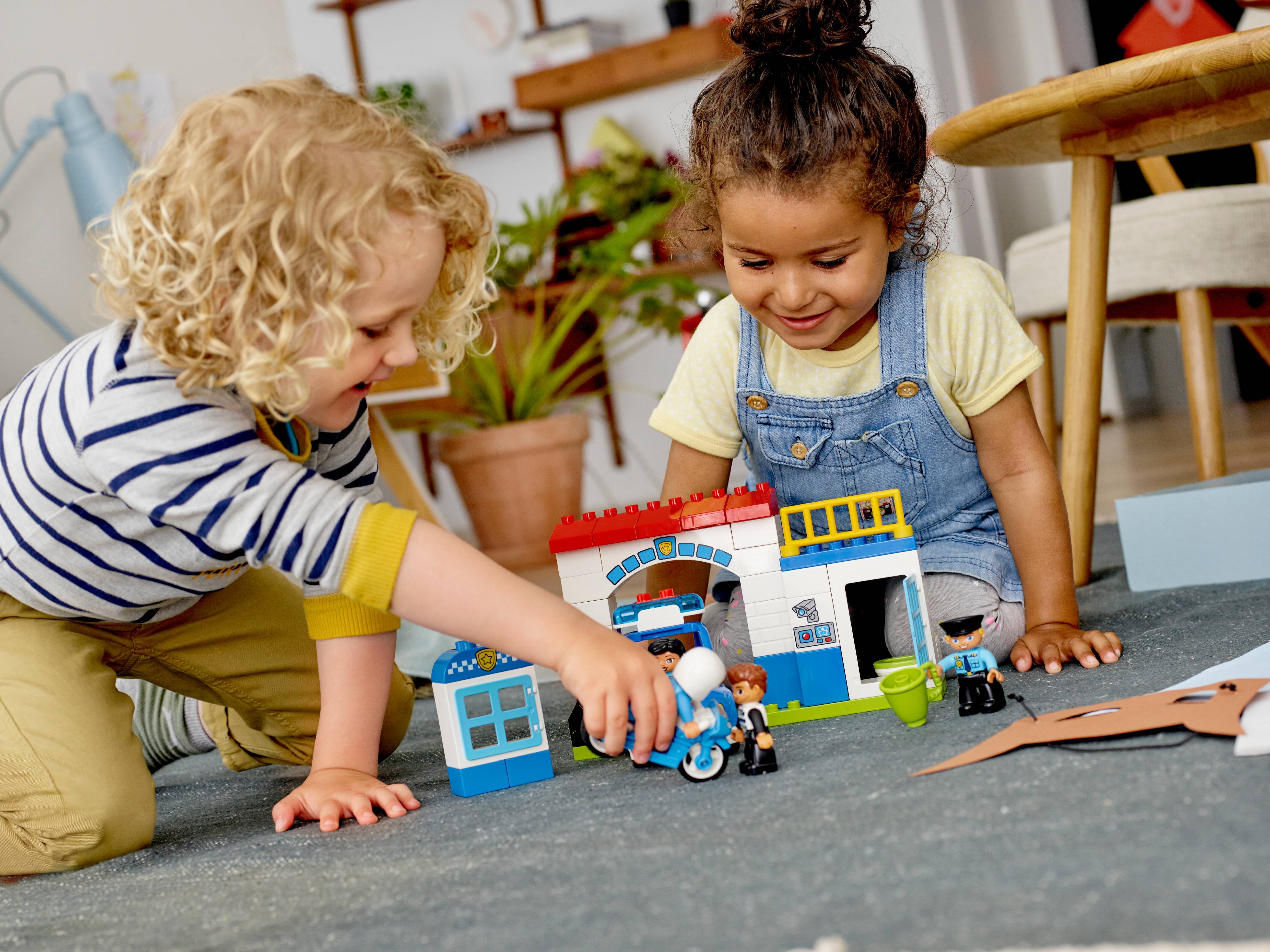 LEGO DUPLO Police Station Set in Kosovo at 77 Rating 4