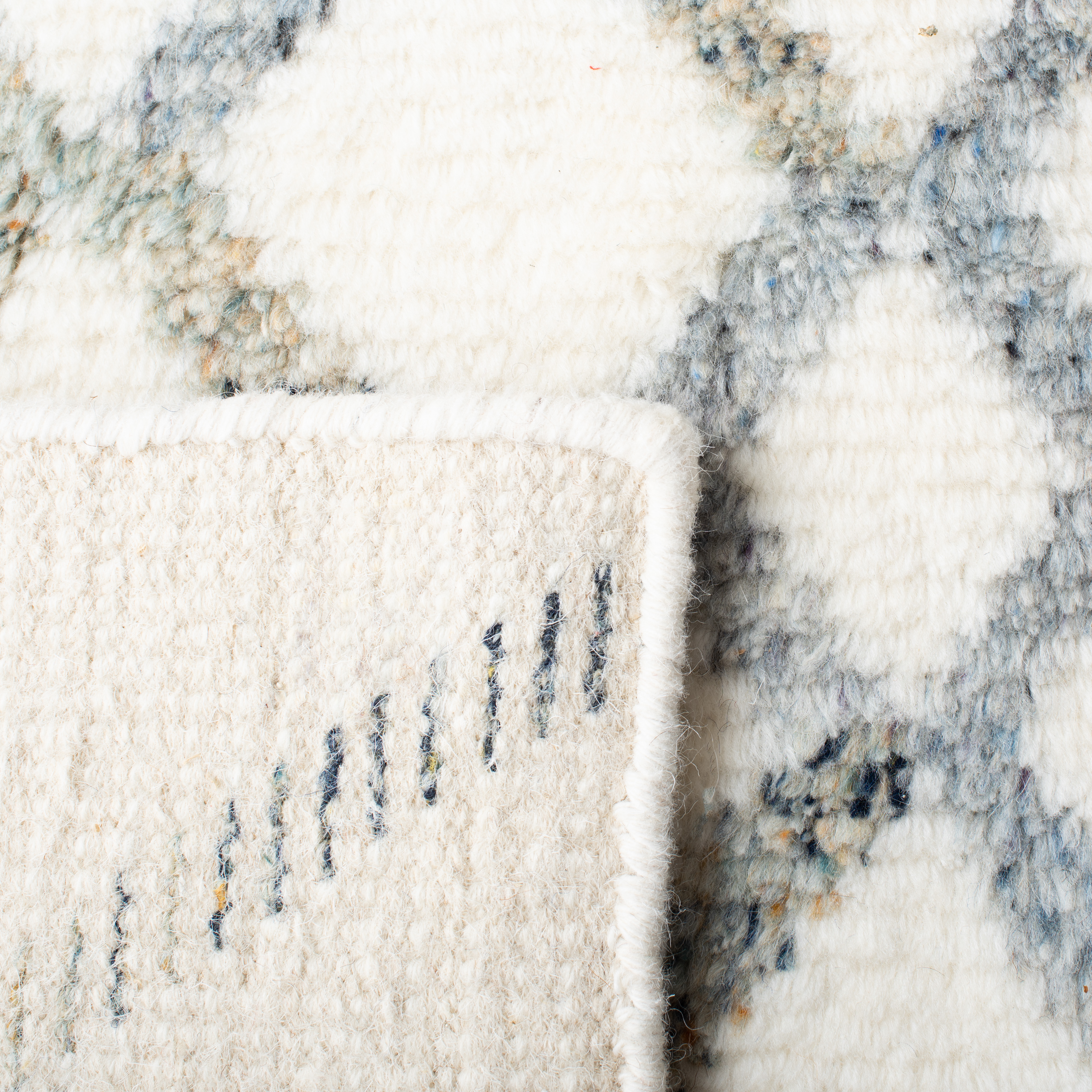 SAFAVIEH Casablanca Bronagh Geometric Area Rug, Ivory/Grey, 4' x 6'