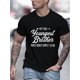 thumbnail image 1 of Camiseta con el logo del hermano menor, cuello redondo ligeramente elástico, estampado informal de verano con detalles de estampado, manga corta de corte regular para adultos, ideal para uso diario., 1 of 7